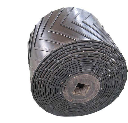 Vervoerbanden van rubber met patroon van haringbeen voor het transport van glad materiaal