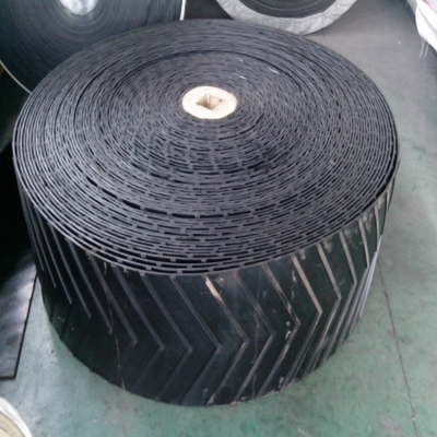 OEM ODM rubberen visgraatpatroon transportband 500 mm breedte met 0-40 ° hellingshoek